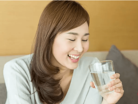 lợi ích của việc uống nhiều nước làm sạch ruột